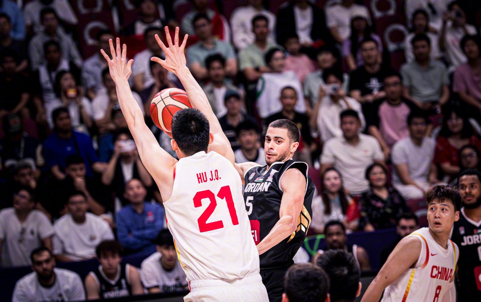 -关于深圳男篮训练开放日，赛后伤情更新引欢呼，德国杯在即，赛季目标并未改变的信息