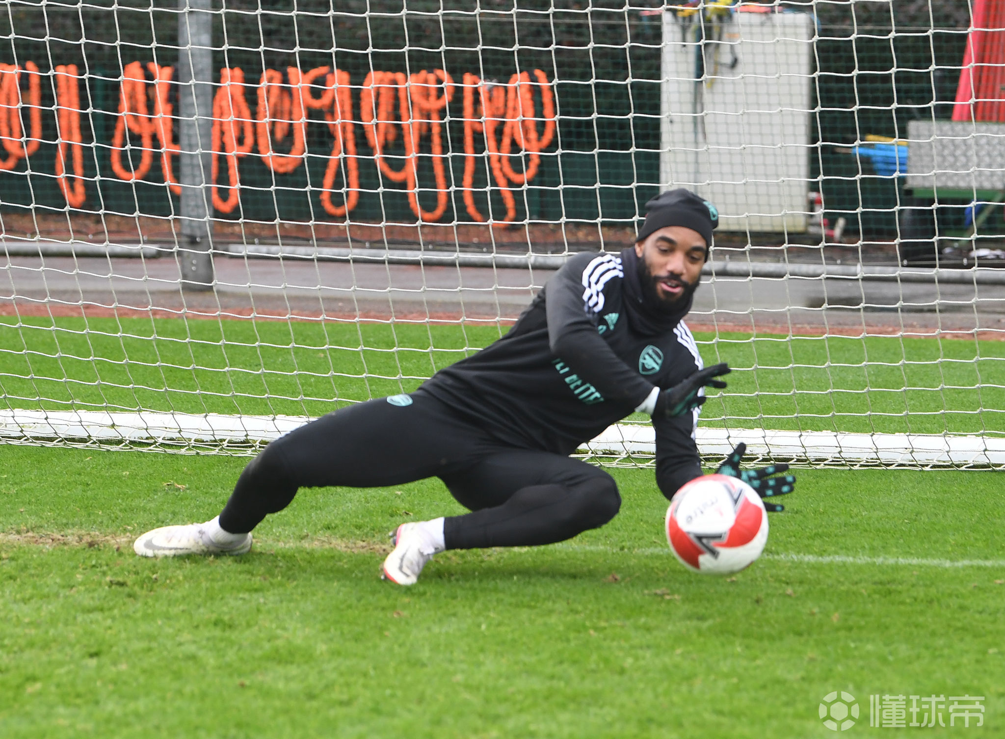 -赛后瓦伦西亚备战足总杯；刷新队史纪录细节曝光；震撼外界；临场指挥获称赞 